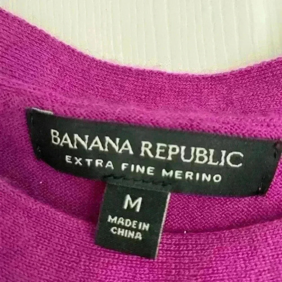 Banana Republic Extra Fine Merino Pink Sweater size medium - Picture 2 of 3